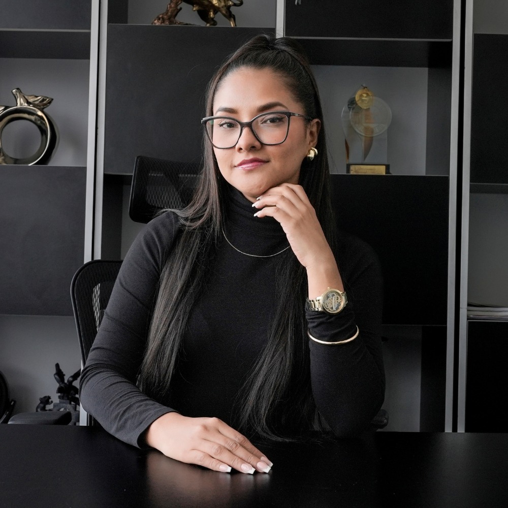 Mireya, asesora comercial