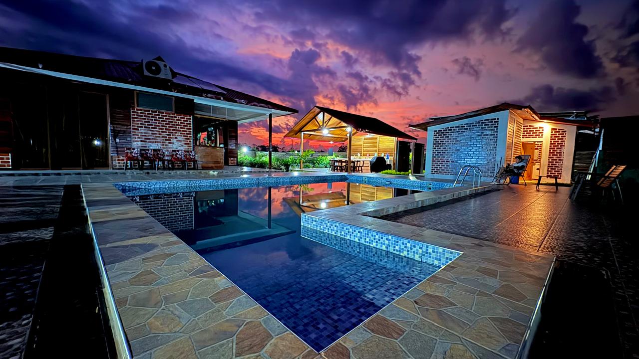 Casas de Campo Pucallpa de noche